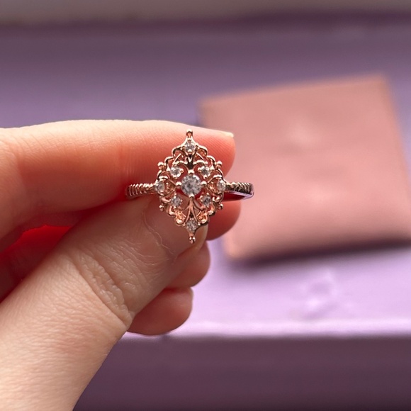 GOLD RING WITH WHITE STONES (SIZE 7) - Picture 2 of 2